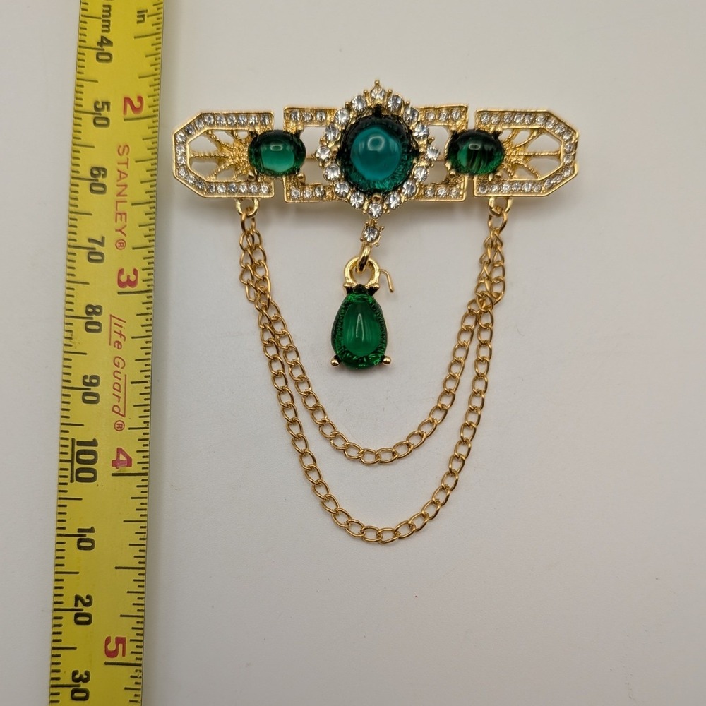Vintage Art Deco Style Emerald Green Gold Tone Brooch Pin with Draped Chain - Picture 3 of 4